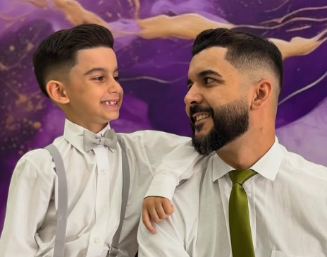 Corte infantil degradê com risco lateral